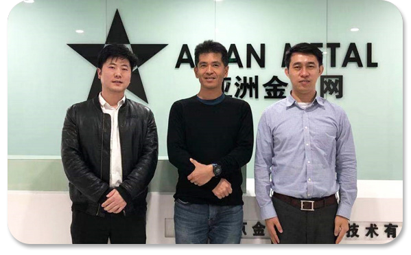 人物合影圖片-亞洲金屬