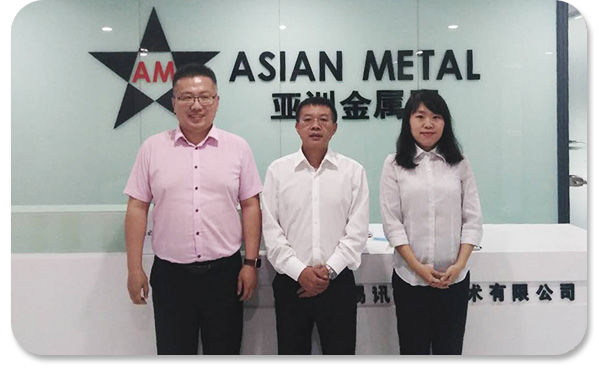 人物合影圖片-亞洲金屬