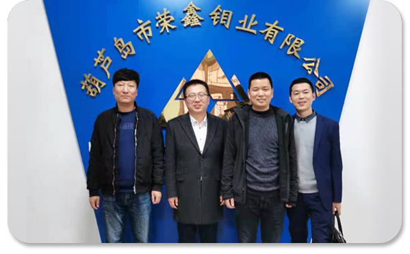 人物合影圖片-亞洲金屬