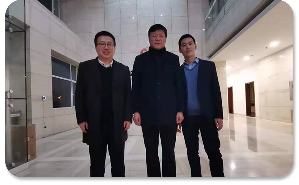 人物合影圖片-亞洲金屬