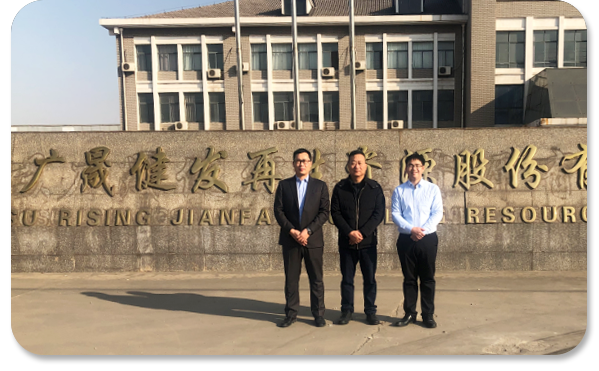 人物合影圖片-亞洲金屬